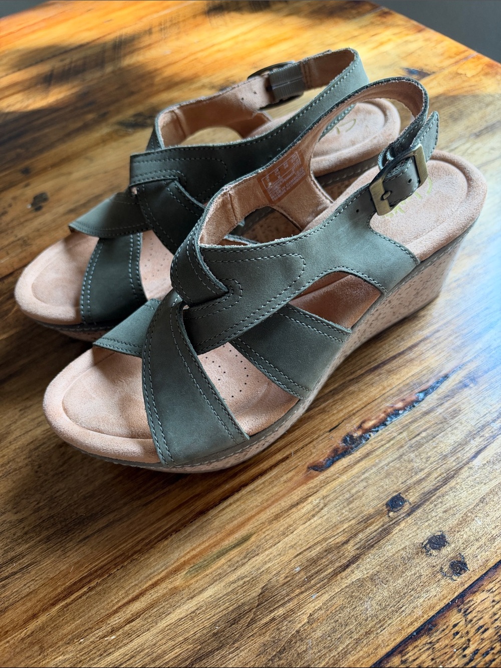 Clarks Like New Olive Green Crisscross Strap Wedge Cork Sandals Sz 7.5
